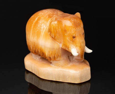 Скульптура «Мамонт». Селенит, натуральный бивень мамонта, упаковка: деревянный ящик